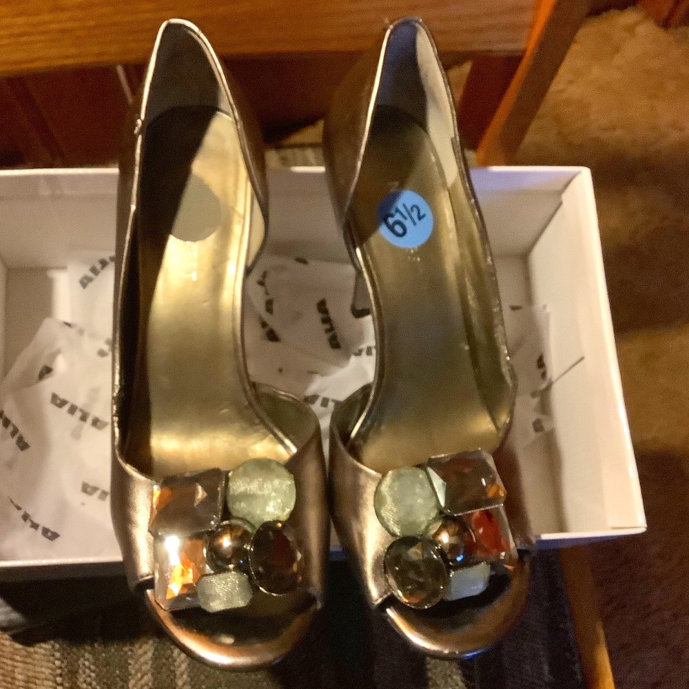 *3 for $20* Nine West Embellished Peep Toe Pump in Bronze Metallic 6.5